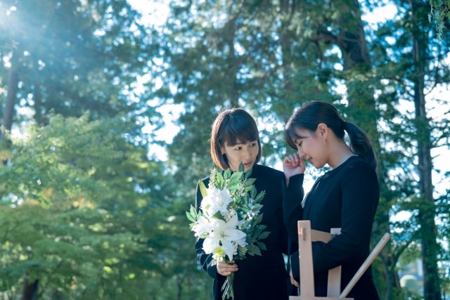 恋人が死んで悲しむ